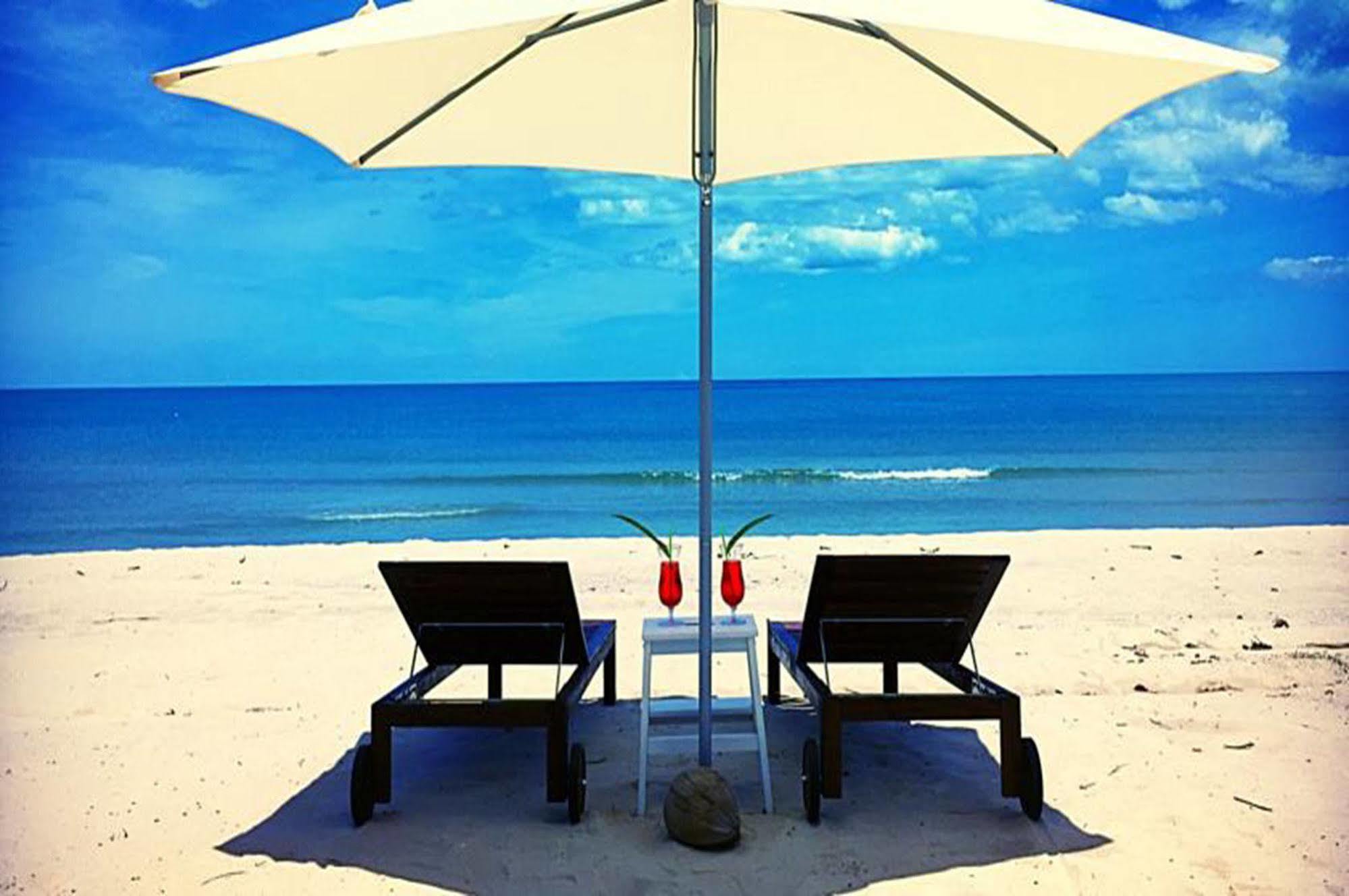Hotel Le Petit Saint Tropez Khanom Exterior foto